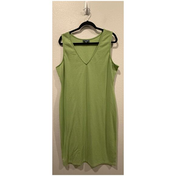 Modcloth Dresses & Skirts - MODCLOTH Green V Neck Sleeveless Ribbed Tank Midi Dress